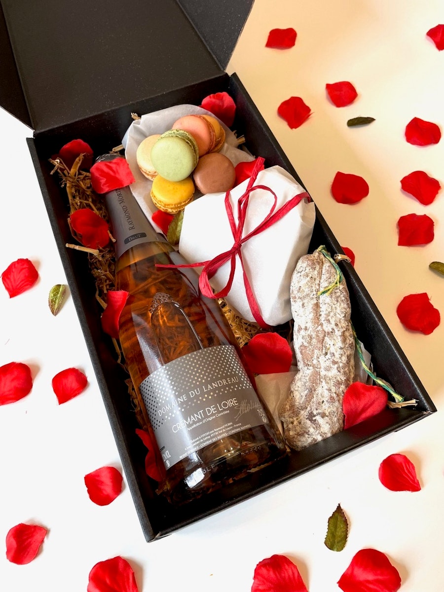 Le Vignoble Valentines Hamper 2023 3