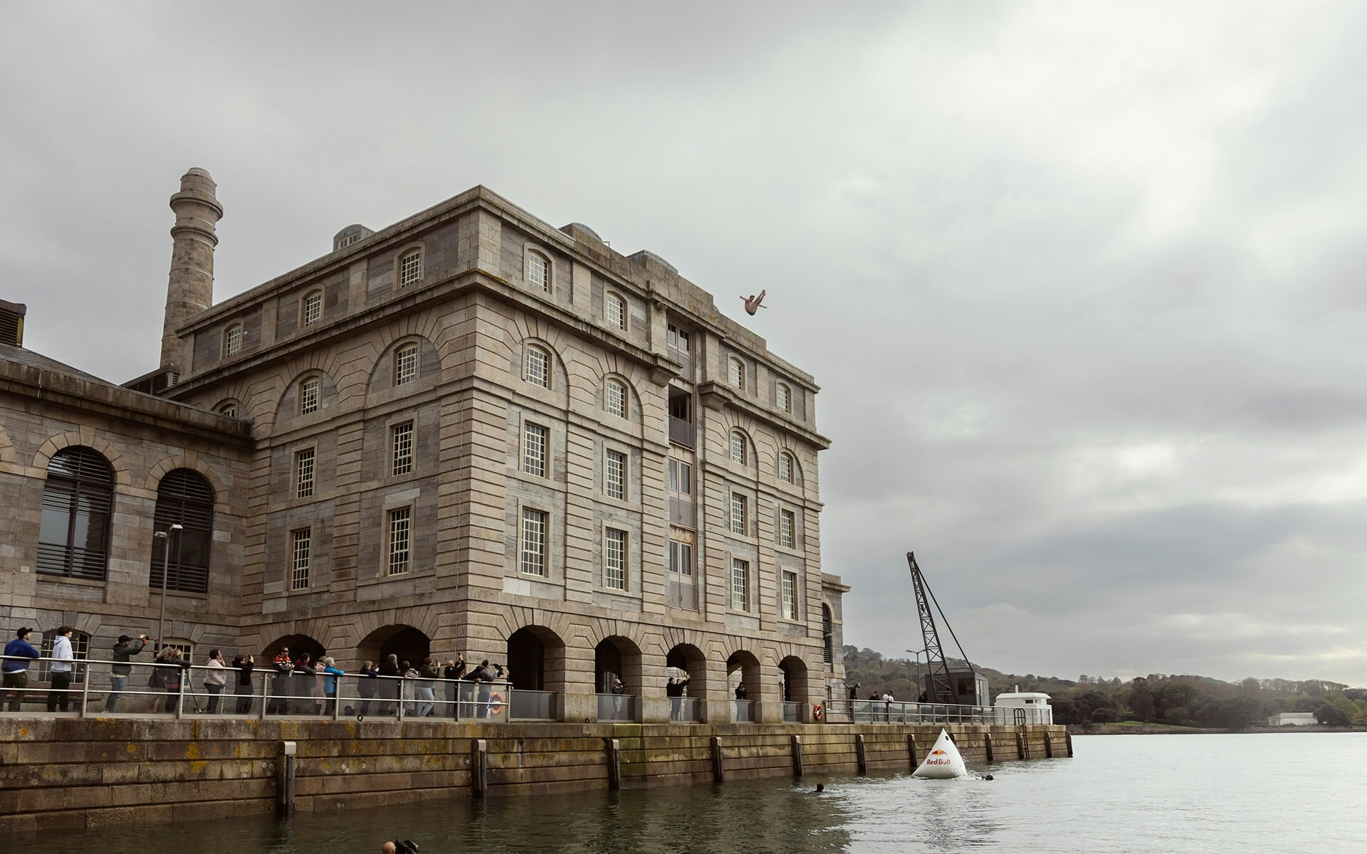 MP 230417 Red Bull Cliff Diving Teaser Plymouth 0330