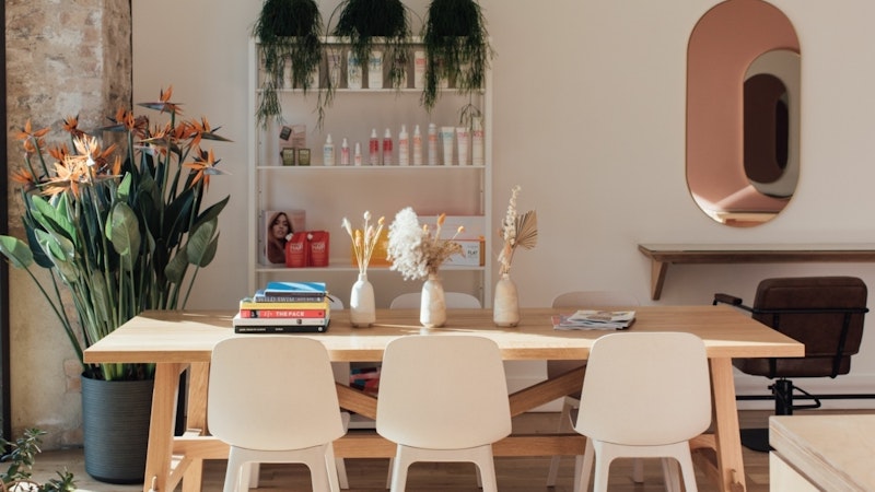 RWY Yoke The Salon 0721 003